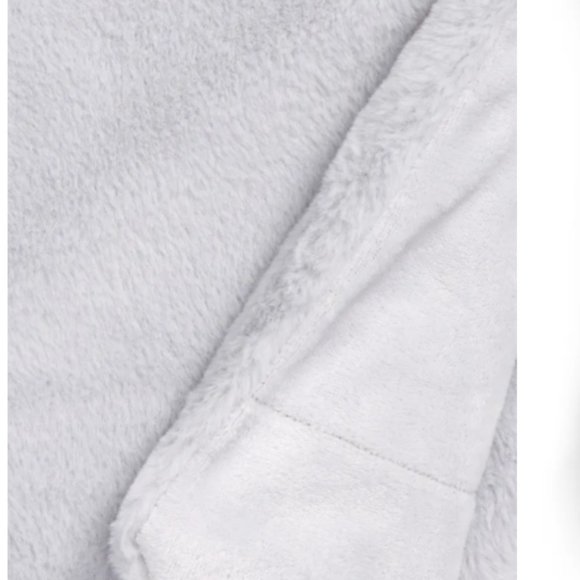 UnHide Small Charcoal Blanket NWT - Picture 6 of 9